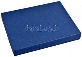 Kék emlékérem tartó kazetta kivehető tálcával, 16db 7,5x5cm-es férőhellyel (alkalmas a Szózat emléké...