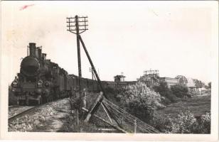 1942 Kolozsvár, Cluj; vasúti híd, gőzmozdony, vonat / railway bridge, locomotive, train. photo