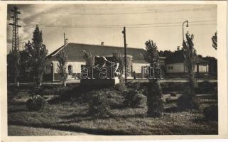 1944 Zamárdi, vasútállomás, Magyar Fájdalom szobra, irredenta emlékmű