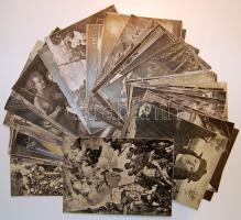 1888 55 db klaszzikus festmény nyomata hátoldalán kézzel írt magyarázó szövegekkel, kiállítási hellyel