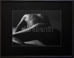 Marácz István (1958-): Hát torzó. Professzionális fotópapír, kézi nagyítású, 1/1 nagyítás, bársony p...