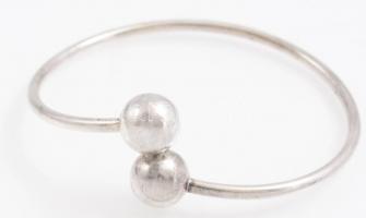 Ezüst(Ag) gömbös karperec, jelzett, 6,5×5,5 cm, nettó: 9,72 g