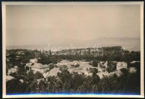 cca 1930 Balatonboglár, látképe, kilátással a Badacsonyra, fotó, 8×6 cm