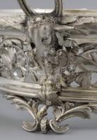 Ezüst (Ag) áttört kínáló tál. XIX: sz. vége, magyar. Jelzett mesterjegyes. Üveg lappal az alján. Net...