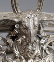 Ezüst (Ag) áttört kínáló tál. XIX: sz. vége, magyar. Jelzett mesterjegyes. Üveg lappal az alján. Net...