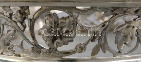 Ezüst (Ag) áttört kínáló tál. XIX: sz. vége, magyar. Jelzett mesterjegyes. Üveg lappal az alján. Net...