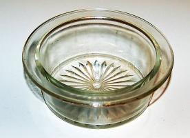 Metszett üveg tálka átmérő: 13 cm