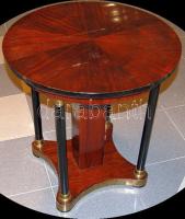 cca 1920 Dekoratív art deco fa asztal, réz borítással. magasság 75 cm, átmérő: 70 cm