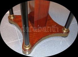 cca 1920 Dekoratív art deco fa asztal, réz borítással. magasság 75 cm, átmérő: 70 cm