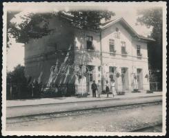 cca 1940-1950 Ajka vasútállomás, fotó, 8×10 cm