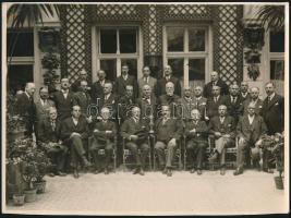 cca 1920-1930 Férfiak csoportképe, pecséttel jelzett fotó a Gárdonyi Testvérek budapesti műterméből, 17,5×24 cm