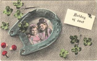 1905 Boldog Újévet! / New Year greeting art postcard, girls with champagne, horseshoe, mushroom and clovers