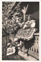 Kalocsai leányok, magyar folklór / Hungarian folklore from Kalocsa, traditional costumes