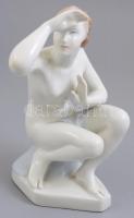 Aquincum porcelán ülő akt, kézzel festett, jelzett, hibátlan, m: 20,5 cm