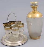 Opálüveg italos készlet ezüst(Ag) pohártartóval, nettó: 161 g, benne aranyozott palack dugóval + 6 db aranyozott feles pohár, kopottak, a palack magassága 18 cm, a poharaké 5 cm, a tartó szélessége 16 cm