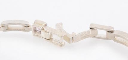 Ezüst(Ag) nyaklánc, lila köves díszítéssel, jelzett, h: 43 cm, bruttó: 24,13 g