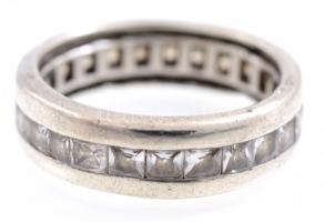 Ezüst(Ag) gyűrű, köves díszítéssel, jelzett, kis deformációval, bruttó: 4,24 g
