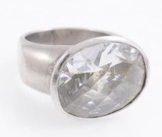 Ezüst(Ag) nagyméretű kővel díszített gyűrű, jelzés nélkül, méret: 65, bruttó: 22,83 g
