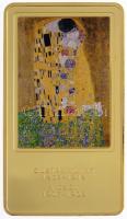 DN A világ leghíresebb festményei / Gustav Klimt 1862-1918. - A csók 1907-1908. aranyozott, multicolor Cu emlékérem (35x60mm) T:PP