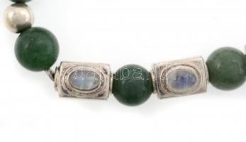 Ezüst(Ag) karkötő, ásvány gyöngyökkel, jelzett, h: 21 cm, bruttó: 21,87 g