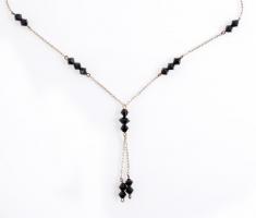 Ezüst(Ag) nyaklánc, fekete gyöngyökkel, jelzett, h: 40 cm, bruttó: 2,89 g