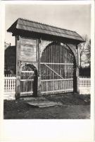 Sepsiszentgyörgy, Sfantu Gheorghe; Székely Nemzeti Múzeum, Csíkménasági kapu 1761-ből / museum, Székely gate from Armaseni (vágott / cut)