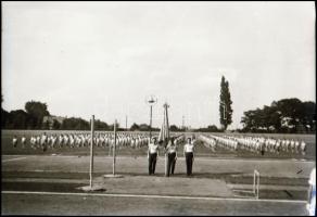 cca 1930-1940 Tornászversenyen készült fotónegatívok, 10 db, 6×9 cm