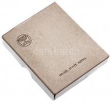 Izrael 1981. "Knesszet" kétoldalas Br emlékérem, peremen sorszám "1153", karton ...