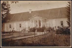 cca 1900 Sepsikőröspatak, Kálnoky kastély, fotó kartonon, Sepsiszentgyörgy, Gere István műterméből, ...