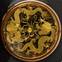 3 db aranyozott porcelán tányér, díszdobozban. Kína, Peking, Toledo d: 14,5 cm