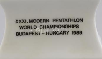 Hollóházi porcelán huszár figura. Modern pentathlon world championship 1989. felirattal. Kézzel fest...