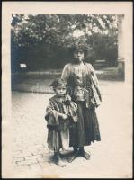 cca 1920-1930 Cigány gyermekek, fotó, 24x18 cm