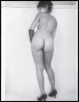 cca 1976 Mindenkiről mindent tudni akart, szolidan erotikus felvételek, 13 db vintage DIAPOZITÍV, 24...