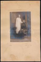 1926 Eger, Kiss és Társa fényképészeti műtermében készült vintage fotó, aláírt és pecséttel jelzett, 14,6x10,3 cm, karton 30,1x19,6 cm