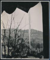 cca 1934 Kinszki Imre (1901-1945) budapesti fotóművész hagyatékából, jelzés nélküli vintage fotóművészeti alkotás (jégcsap), 14x11,7 cm