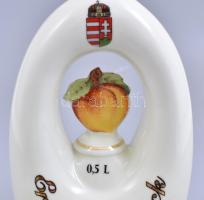 Hollóházi porcelán pálinkás készlet. Egy butéla + 6 db pohár. Eredeti dobozában. Matricás, jelzett, ...