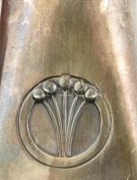 Albert Kohler szecessziós kávés karaffa, tejkiöntő és cukordoboz fedő nélkül Fém, jelzett . / Jugend...