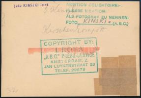 cca 1934 Kinszki Imre (1901-1945) budapesti fotóművész hagyatékából, pecséttel jelzett és aláírt vin...