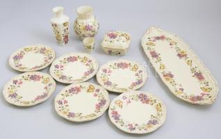 Zsolnay pillangó mintás porcelán készlet. Hat személyes süteményes készlet, vázák (15,16 cm) fogpiszkáló tartó 5 cm, bonbonniere. 10x10 cm, Kézzel festett, jelzett, hibátlan