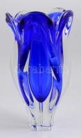 Nagy méretű cseh kristály váza. Anyagában színezett, minimális karccal. / Czech crystal large blue vase 29 cm