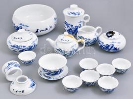 Kínai tea szertartáshoz való Quinghuaci porcelán készlet dísz dobozban, újszerű állapotban. Máz alatti kék festés, jelzett, hibátlan. / Chinese tea ceremony set in original box and bag: