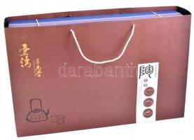 Kínai tea szertartáshoz való Quinghuaci porcelán készlet dísz dobozban, újszerű állapotban. Máz alat...