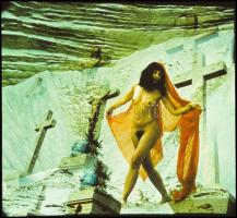 cca 1986 Professzionális felvételek szolidan erotikus hölgyekről, 8 db vintage DIAPOZITÍV, 6x7 cm és...