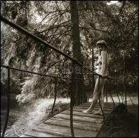 cca 1979 Itt is, ott is meztelen nők, szolidan erotikus felvételek, 6 db vintage NEGATÍV, 6x6 cm