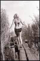 cca 1978 Velencei-tó; ,,hej mambó, leesett a bugyi és a melltartó"; szolidan erotikus felvétele...