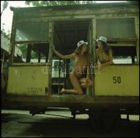 cca 1992 Fogaskerekűvel a hétvégi piknikre, 13 db vintage NEGATÍV Menesdorfer Lajos (1941-2005) buda...