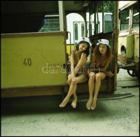 cca 1992 Fogaskerekűvel a hétvégi piknikre, 13 db vintage NEGATÍV Menesdorfer Lajos (1941-2005) buda...