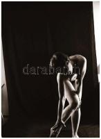 cca 1974 A női formák kiemelése ellenfényben, szolidan erotikus felvételek, 4 db vintage NEGATÍV, 24...