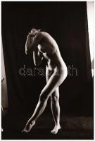 cca 1974 A női formák kiemelése ellenfényben, szolidan erotikus felvételek, 4 db vintage NEGATÍV, 24...