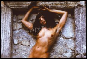 cca 1982 Indul a mandula, szolidan erotikus felvételek, 6 db vintage DIAPOZITÍV, 24x36 mm